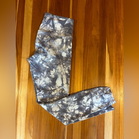 Athleta Grey and White Leggings XS capri length - Picture 1 of 4